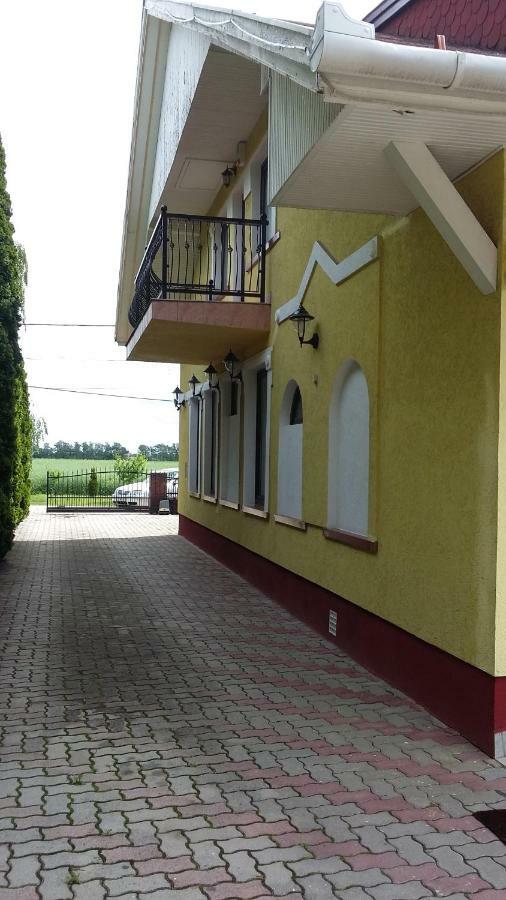 Napfuerdo Vendeghaz Hotel Mezőkövesd Eksteriør billede